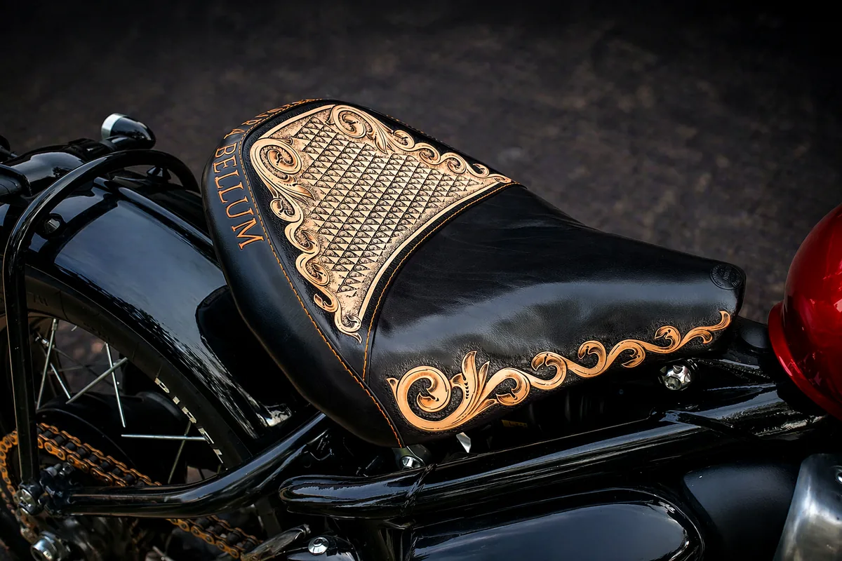 Zdobené kožené motocyklové sedlo Heitmar Leather